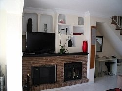 LOUNGE WITH LCD TV & THEATRE SURROUND