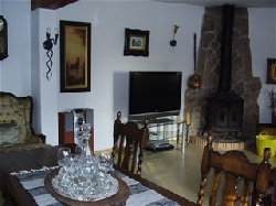 TV AND INSIDE DINING AREA