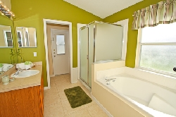 Master En-Suite Bathroom