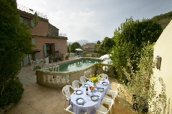 Villa Outdoor Dining