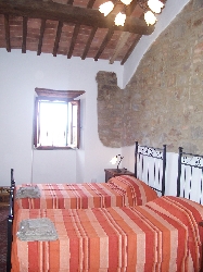 Second bedroom with twin beds