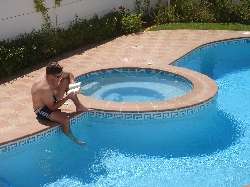 Shared Pool with Jaquzzi
