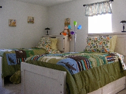 twin bed room with trundle bed