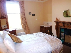 Edwardian Bedroom with Vanity Basin