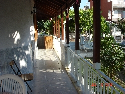 Side terrace