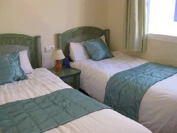 Second bedroom with twin beds