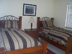 Guest Bedroom (2)