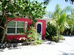 Beachside 2BR bungalow - steps to beach!
