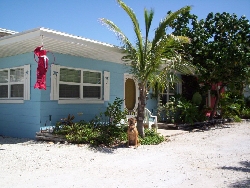 Beachside 1BR bungalow - steps to beach!