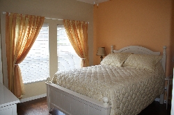 Groundfloor Bedroom with 5ft Queen Bed