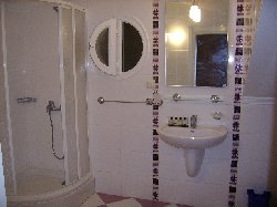 MASTER BEDROOM ENSUITE