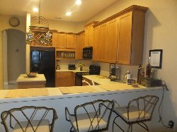 Fully equiped Kitchen with Breakfast Bar