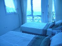 twin room with sea view /balcony door