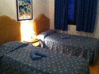 Smaller bedroom with 2 singlebeds