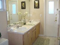 Master Ensuite with Pool Access
