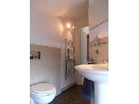 Bathroom: toilet, bidet, shower & sink