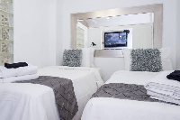 Bedroom 2 with 1 King or 2 Twins