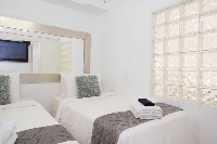 Bedroom 2 with 1 King or 2 Twins