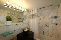 Bathroom with 2 Separate Entrances