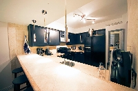 Entertaining Kitchen & Bar