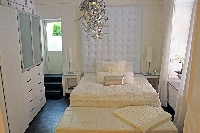 Bedroom with 1 King Size Bed & 1 Daybed