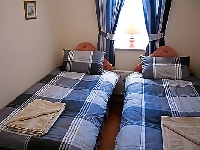 twin bedded room