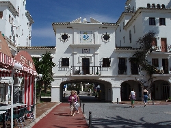 Entrance to Puerto de la Duquesa