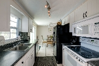 Well-eqyipoed kitchen