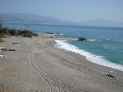 5 mins walk to the beach
