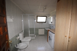 Master bedroom's en-suite shower room