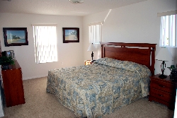 Master Suite 2 -King-Size bed & en-suite