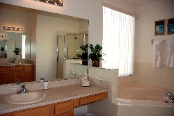 Master Suite 1 & en suite bathroom