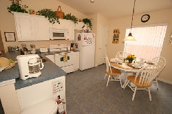 Kitchen & Breakfast Area
