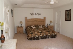 Huge Master Bedroom - Kingsize Bed