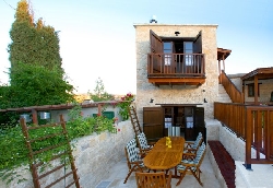 outside dining and breakfast area