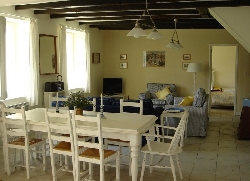 Open plan dining for 10