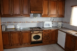 Fully fitted kitchen