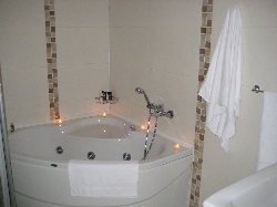 Jacuzzi Bath and Shower