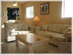 Living Room/Dining Area