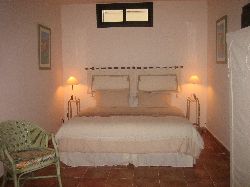 Bed 4 - kingsize bed