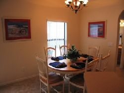 Dining area (seats 6)