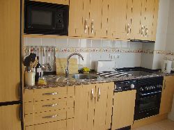 Fully equipped seperate kitchen