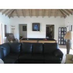 Entertainment room with pool table, big