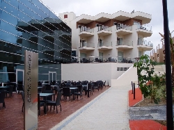 Restaurant @ 5 mins walk