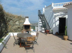 Barbecue area / ample sitting area