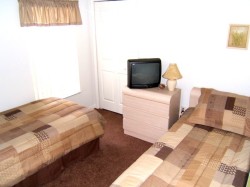 TWIN  BEDROOM