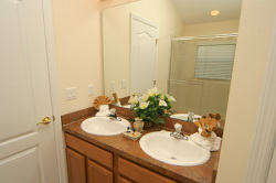 EN -SUITE BATHROOM