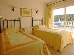 Lemon bedroom