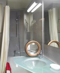 design bathroom with bathtub