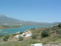 lake vinuela only 20 mins drive away